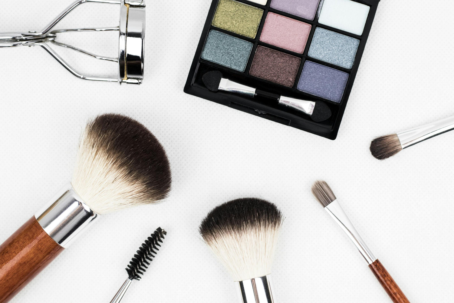 Buy Makeup Products Online in Pakistan Best Makeup Brushes for Beginners Affordable Makeup Sets for Daily Use